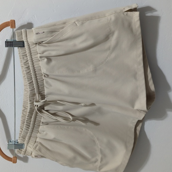 Cynthia Rowley Cream Shorts Size Medium - Picture 2 of 14